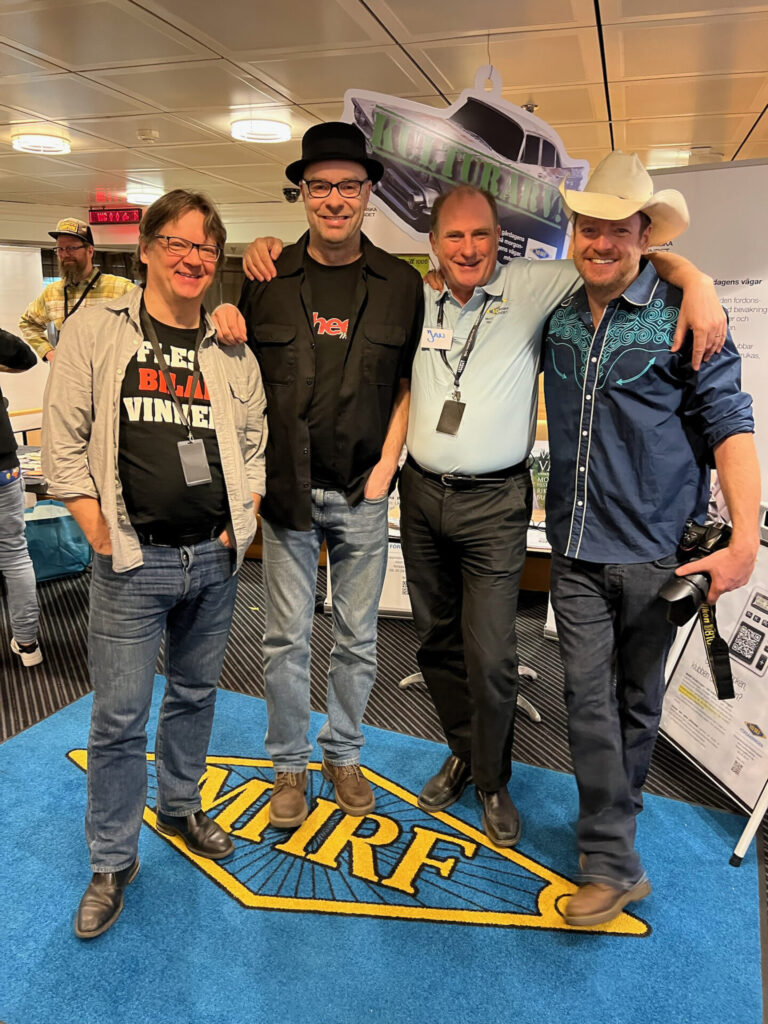 MHRFs generalsekreterare Jan Tägt omgiven av chefredaktörer; från vänster: Anders Nordner, Classic motor, "Moon-Håkan" Johansson, Wheels Magazine och Billy Söderin, Power Magazine.