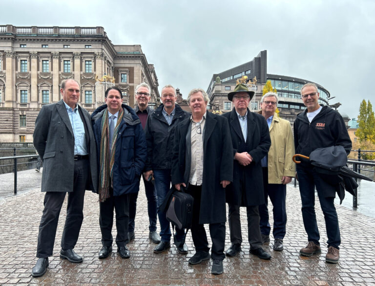 Fordonsorganisationerna samlade inför inför hearingen Om ELV på regeringskansliet.