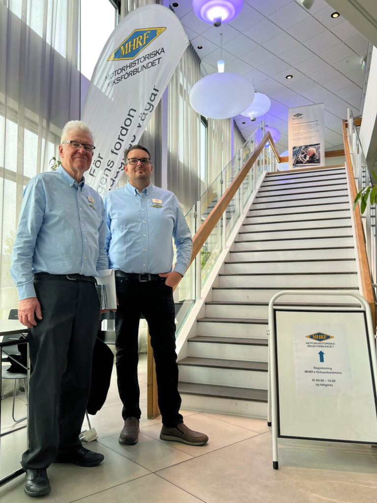 Avgående förbundsordförande Kurt Sjöberg och verksamhetschefen Karl Ask välkomnar. Foto: Göran Schusseleder.