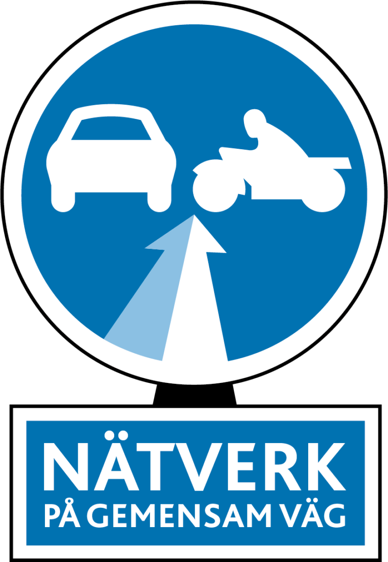 Nätverket På gemensamvägs logotyp består av blå skyltar. Den övre är rund bestående av två stiliserade fordon bestående av en bil och en motorcykel, båda som vi känner igen dem på vägtrafikskyltar. Nedanför dem en uppåtgående pil. Under den runda skylten en rektangulär i samma bredd med tvåradig text i versaler, den övre med den större texten NÄTVERK och den undre PÅ GEMENSAM VÄG.
